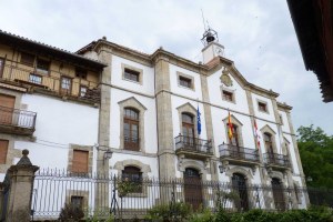Fachada ayuntamiento de Candelario