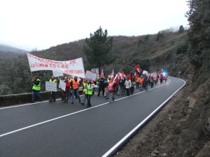 Manifestantes durante su camino a Béjar