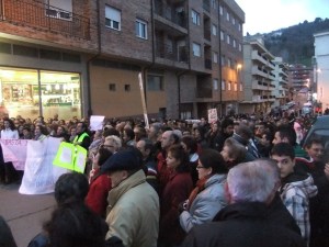 Concentración en la puerta del hospital