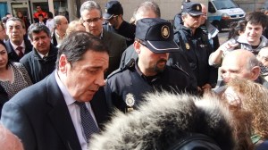 El Consejero de Sanidad tras salir de las instalaciones del Hospital de Béjar