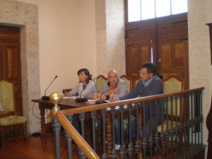 Concejales del PSOE durante un pleno en Candelario