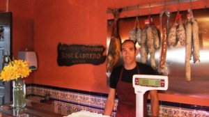 Sergio Cabrero en su establecimiento