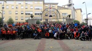 Foto de familia de la marcha. (Pinche en la foto para verla más grande)