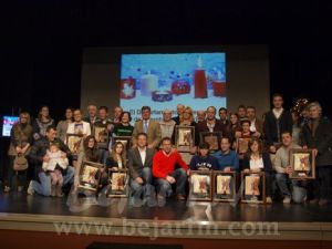 Foto de familia de todos los premiados (pincha para agrandarla). Imágen Béjarfm.es | DIBECO