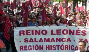 Miembros del Colectivo y simpatizantes durante una manifestación en Salamanca