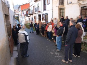 Durante la concentración en la puerta del cerrado asilo