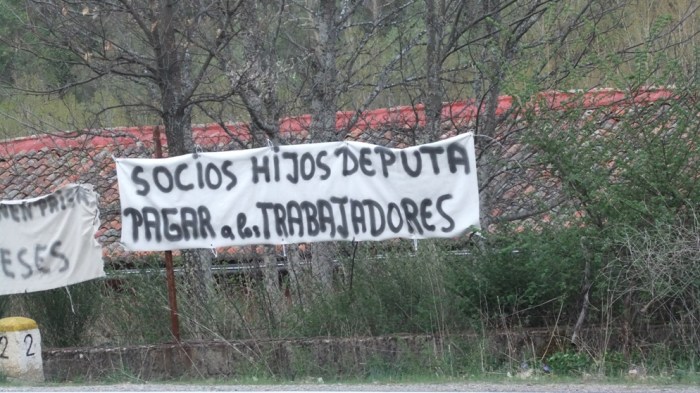 Pancarta colocada en la empresa Unisoalr