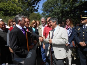 El tradicional cambio de varas entre los alcaldes bejarano y paporro