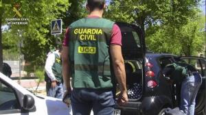 M9-876417010--575x323