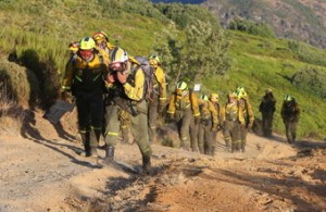 Trabajadores del operativo contra incendios