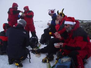 Miembros del Grupo Deportivo de Bomberos de Béjar en El Calvitero