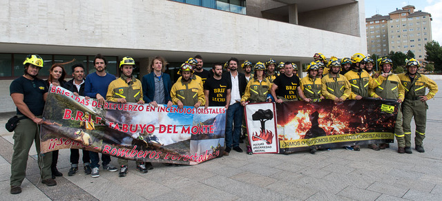 2120614-Los_trabajadores_de_las_BRIF_se_han_concentrado_ante_las_Cortes_de_Castilla_y_Leon_tras_52_dias._Version1