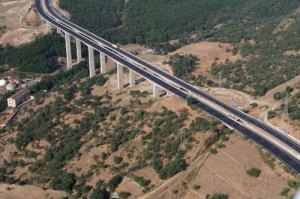 vista-aerea-del-viaducto-de-la-a66-autovia-de-la-plata-en-bejar_51511281