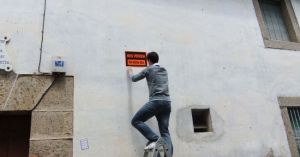 iu-candelario-pegada-cartel-asilo-venden-201403_large